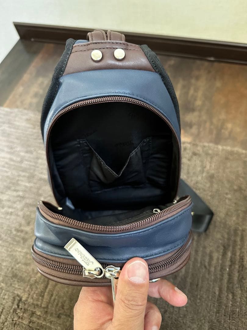 新品未使用✨　タイトリスト　クラシックボディーバッグ　ネイビー