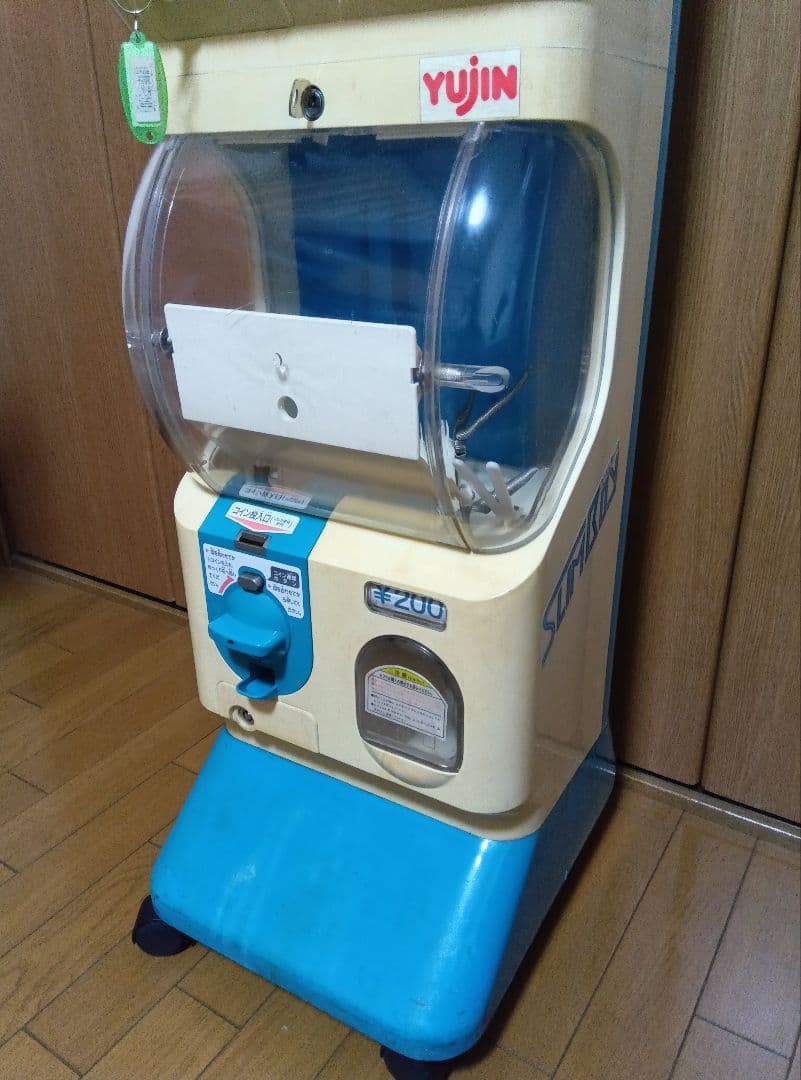 【カギ付】ガチャガチャ　本体　スリムボーイ　ユージン　カプセルステーション　筐体