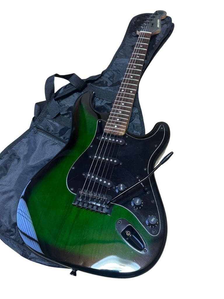 アーム、ソフトケース付き　ストラトタイプ　エレキギター　グリーン　ブラック