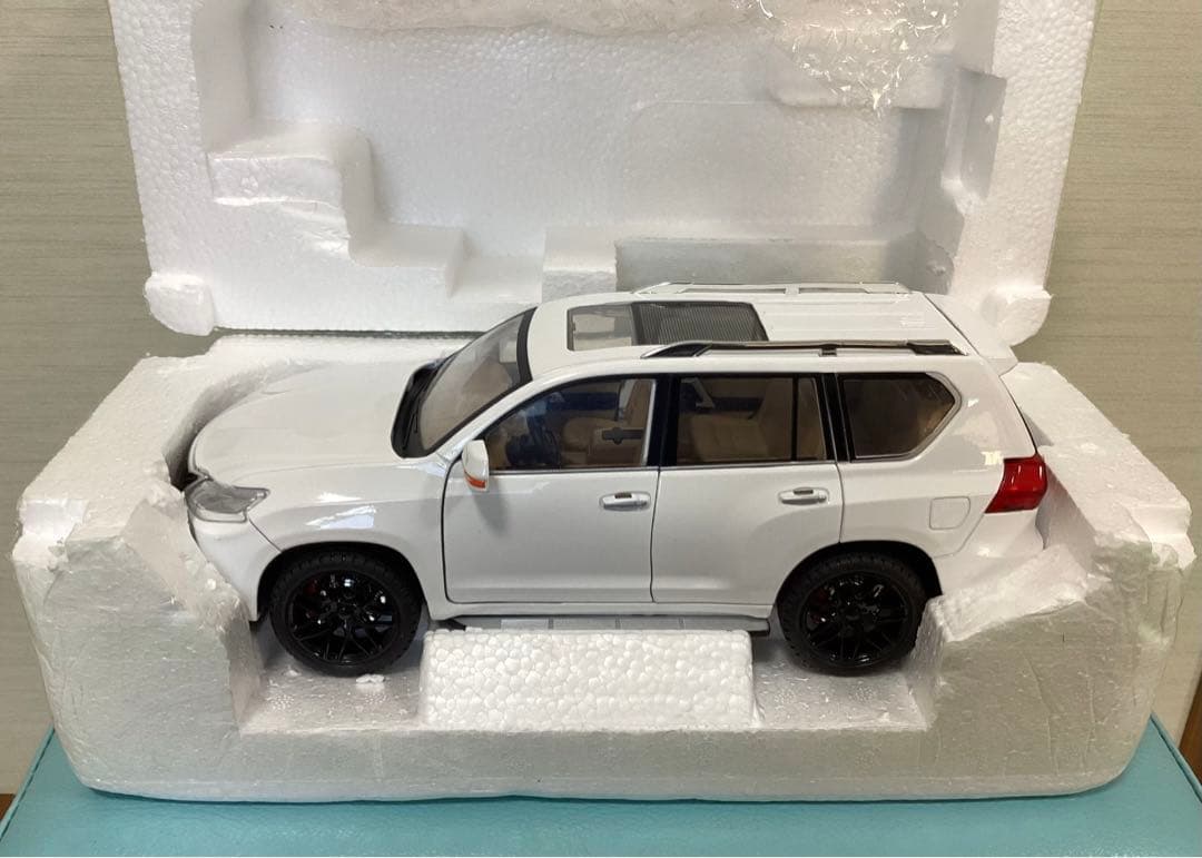 レクサス LX570 ホワイト LEXUS 1/18