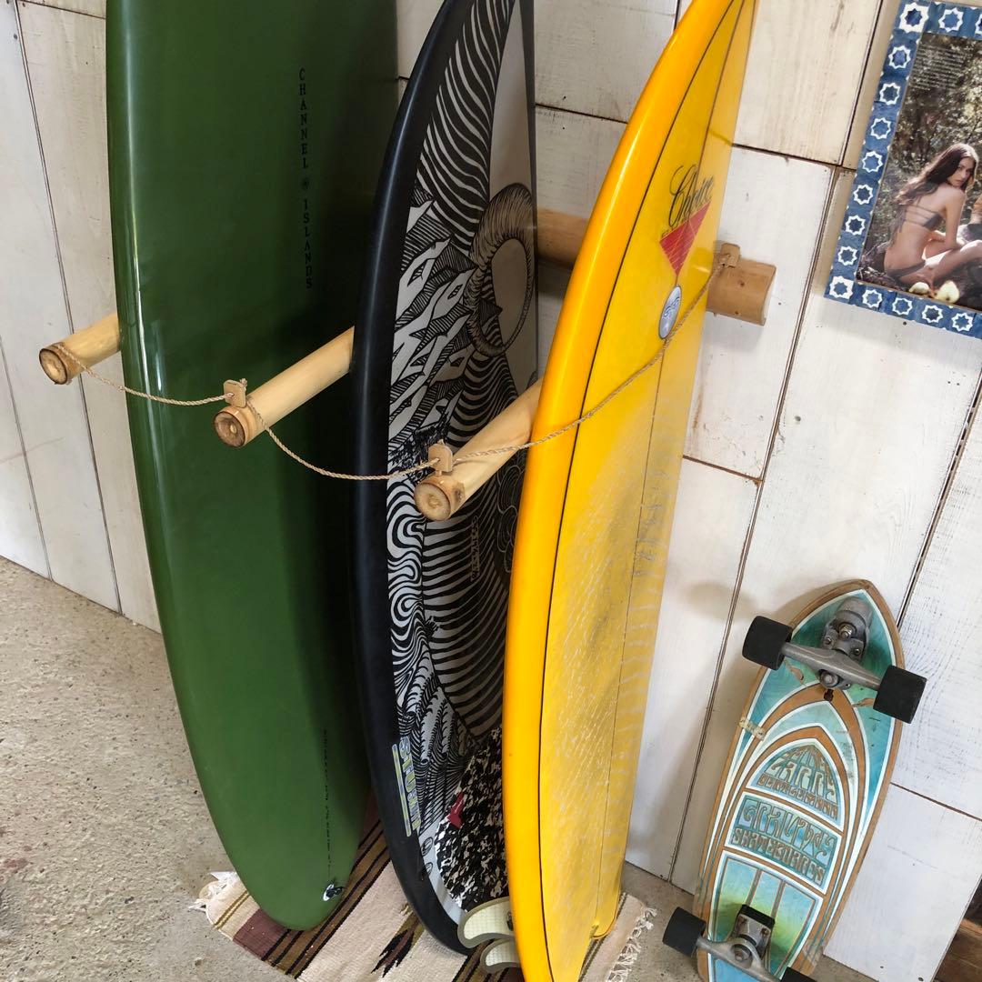 サーフボードラック　収納　スタンド　壁付け　バリ　サーフィン　ツインフィン　ビス