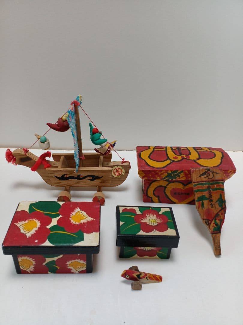 郷土玩具鹿児島神宮化粧箱羽子板　坊津唐カラ船熊本化粧箱3個(1個蓋無)ミニキジ車