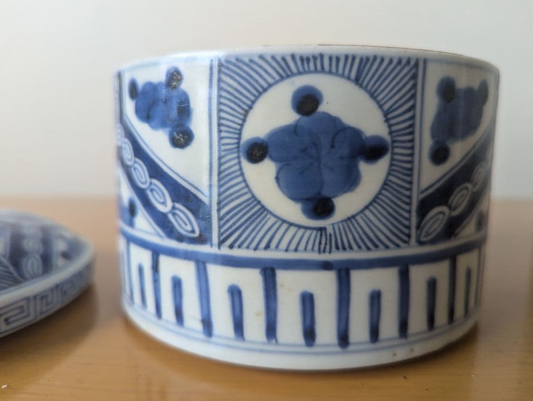 古伊万里　手描き染付陶壺　蓋付き　骨董