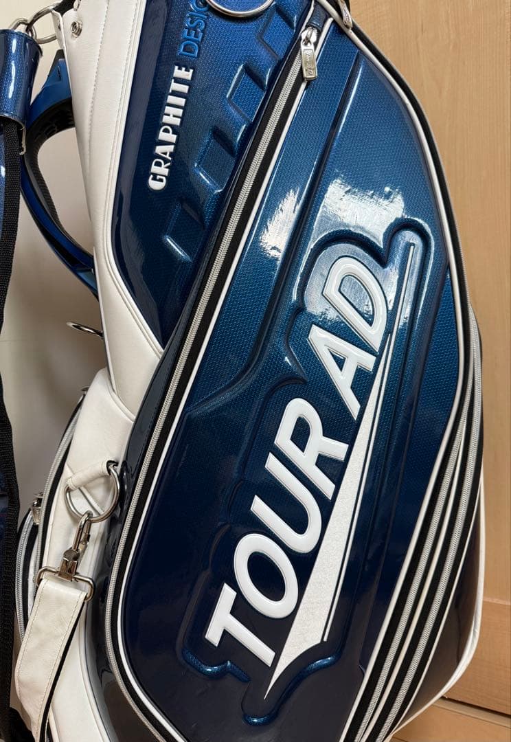 美品★ツアーAD★キャディバッグ★ゴルフ★グラファイトデザイン★ツアーモデル
