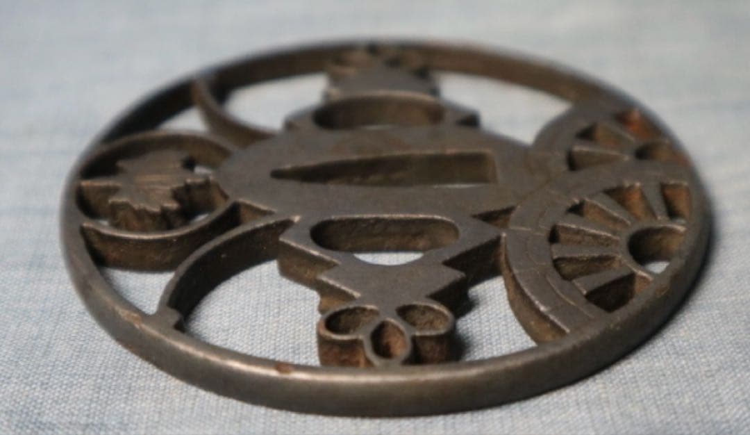 鉄造　鍔　透かし　御所車　桐紋　刀装具　武具　武士　江戸　鐔　希少　骨董　時代