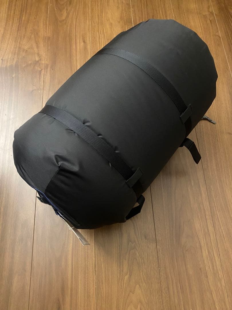 【美品】ISUKA Puff 1100 冬用寝袋シュラフ-35℃対応