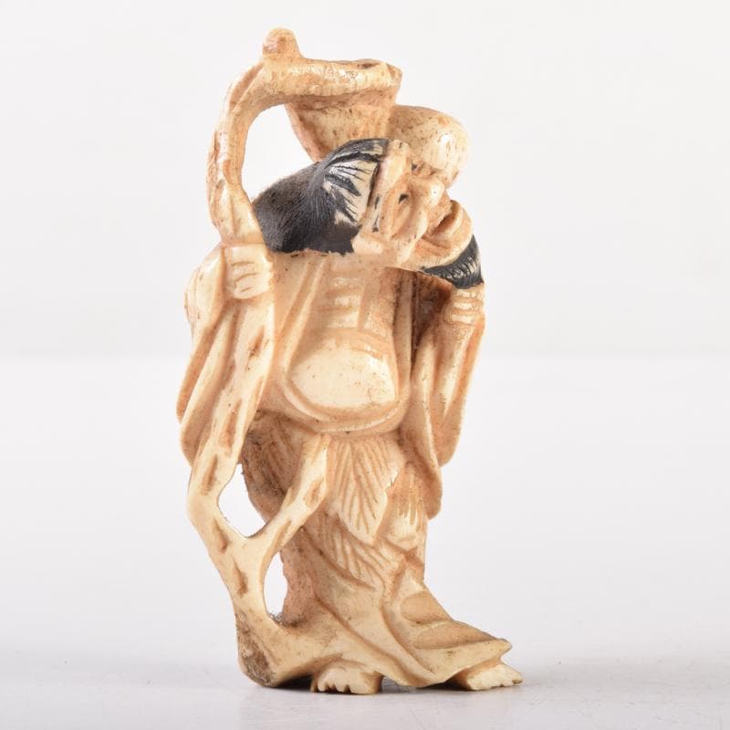 時代提げ物　獣骨製　人物像　根付　置物　V　6977