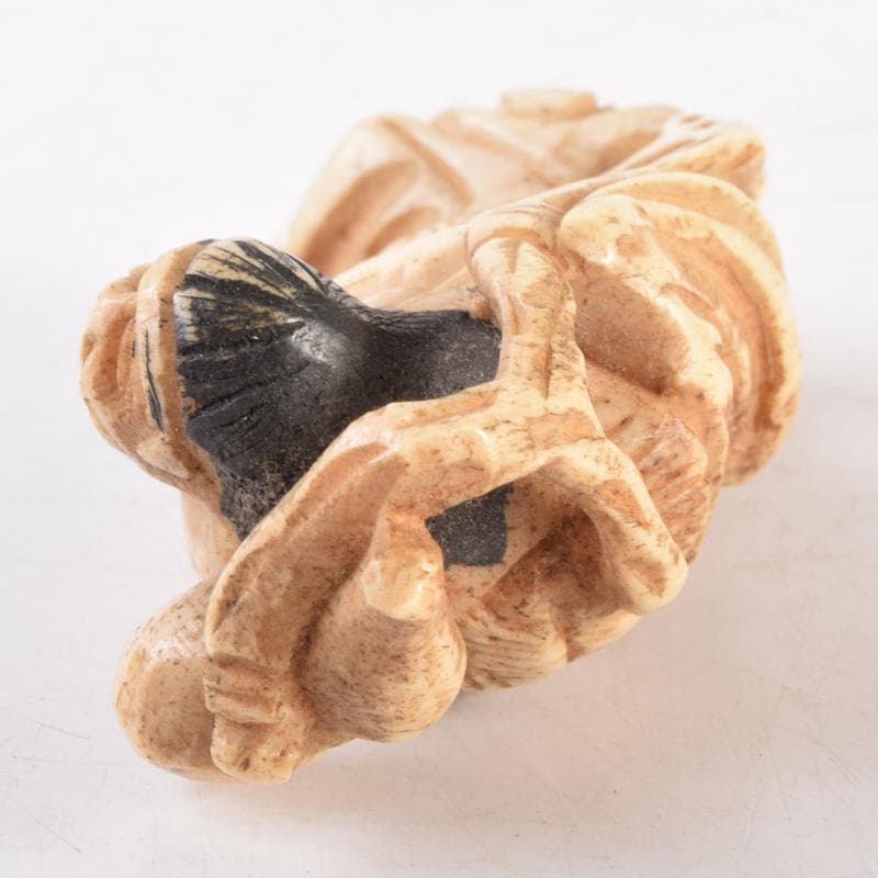 時代提げ物　獣骨製　人物像　根付　置物　V　6977