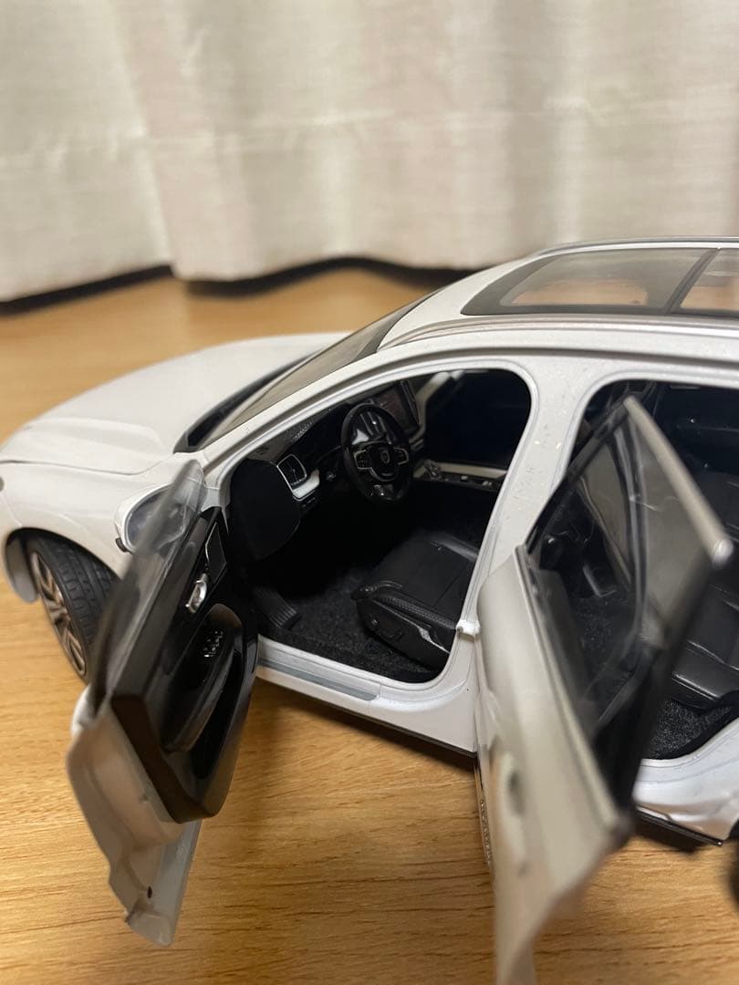 xc60 1/18 ミニカー　新品　即納