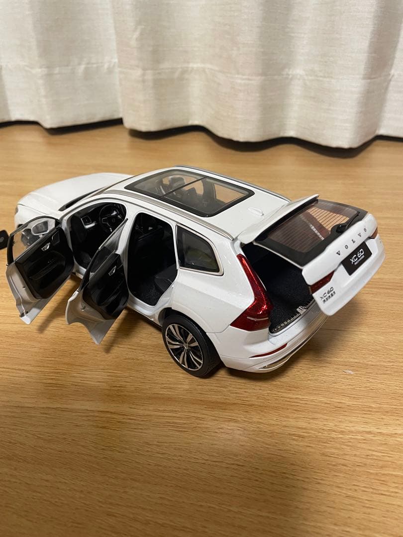 xc60 1/18 ミニカー　新品　即納