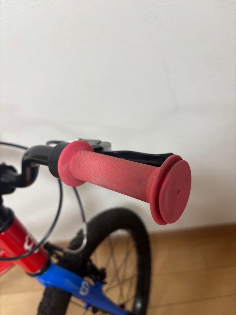 ヨツバサイクル　20インチ ヒーローレッド