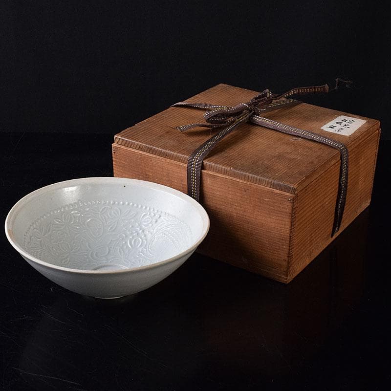 中国　定窯　白磁　刻花文碗　時代箱　V　R8462