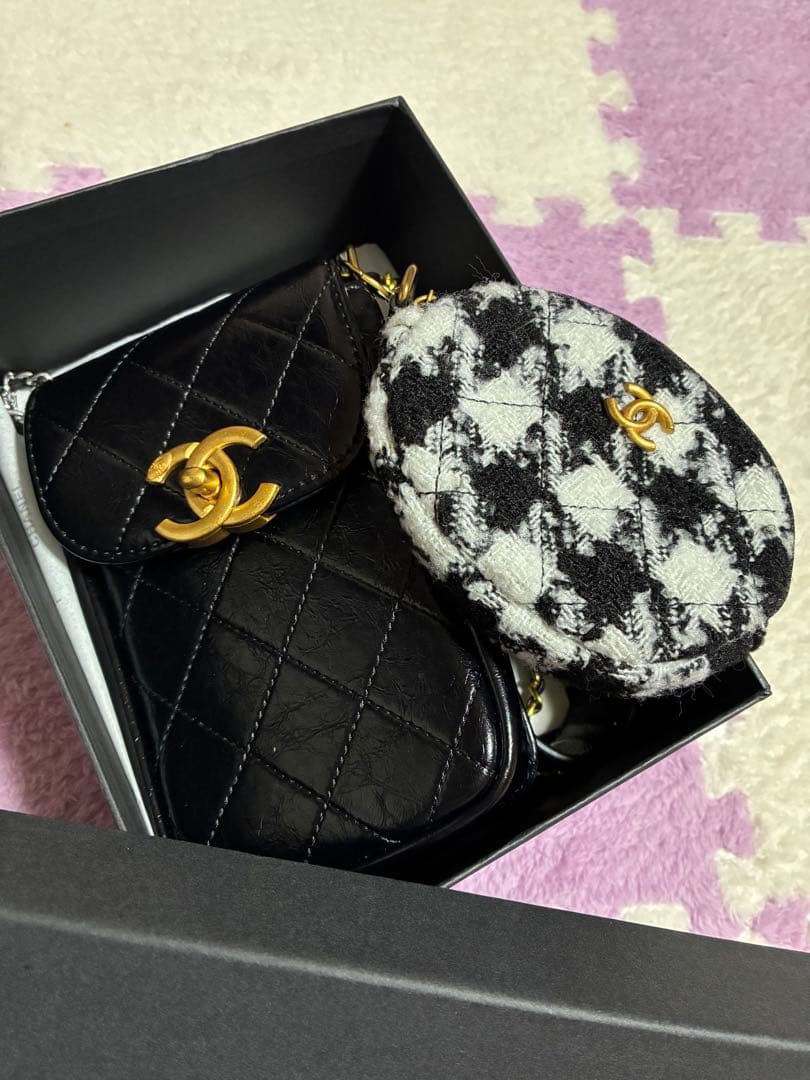 CHANEL ノベルティ お財布付きスマホショルダー