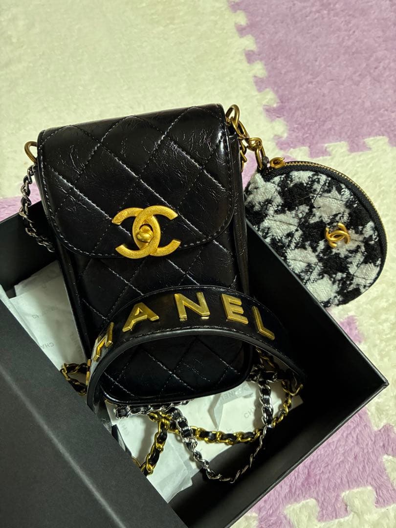 CHANEL ノベルティ お財布付きスマホショルダー