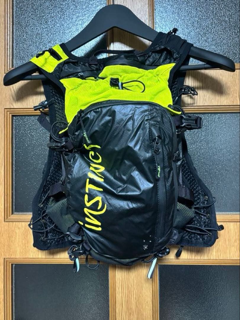 ウォーキング・ランニングウェア instinct X8 18L Black/Lime