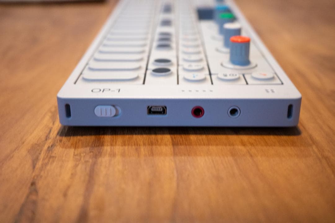 鍵盤楽器 teenage engineering OP-1