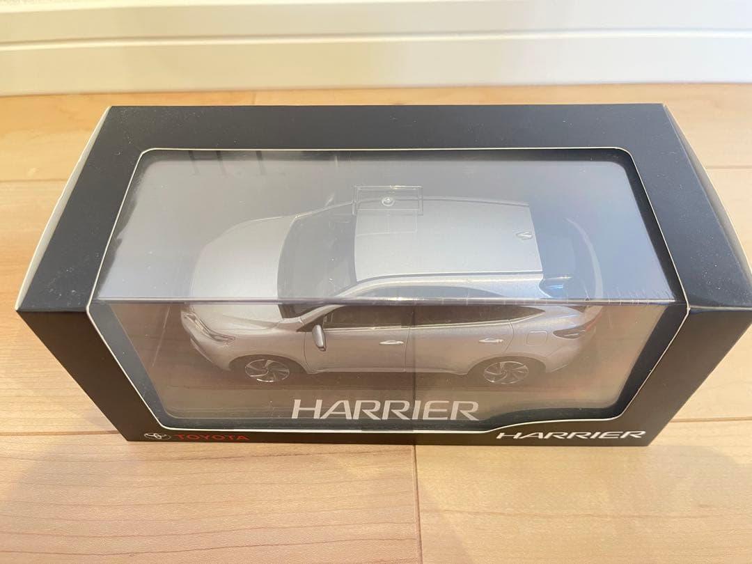 トヨタ ハリアー ミニカー 1/30スケール シルバーメタリック（1F7）非売品