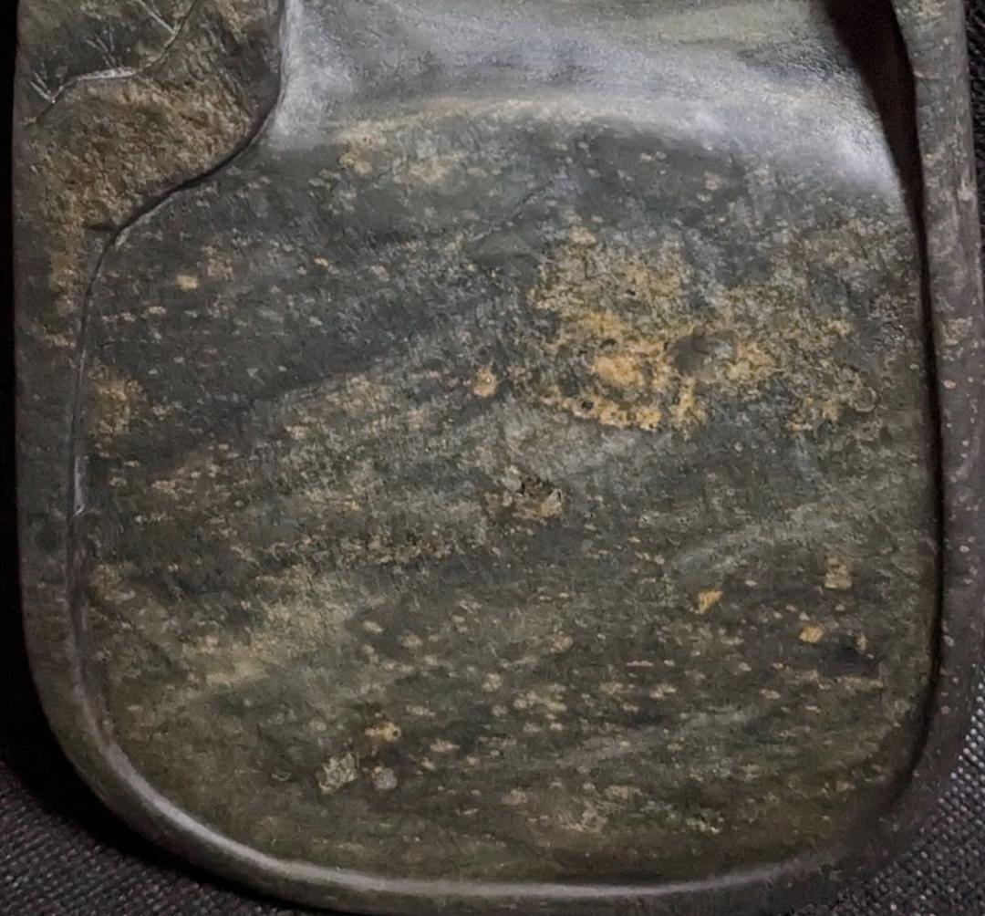 【歙州硯　雲竹風流文】◆金暈・金星・水波羅紋の美石◆唐木塗箱◆約7.2吋◆龍尾山