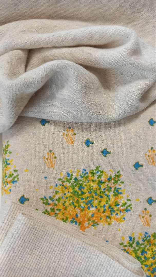 木と鳥の犬の服