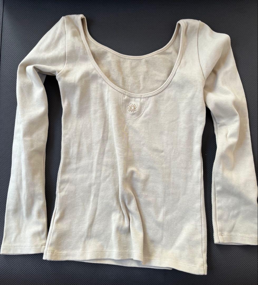 新品未使用　インヤンヨガ　オープンバックロングスリーブ