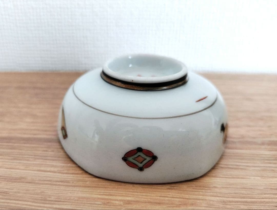 お値下げしました、九谷　六角人物・桐文　盃