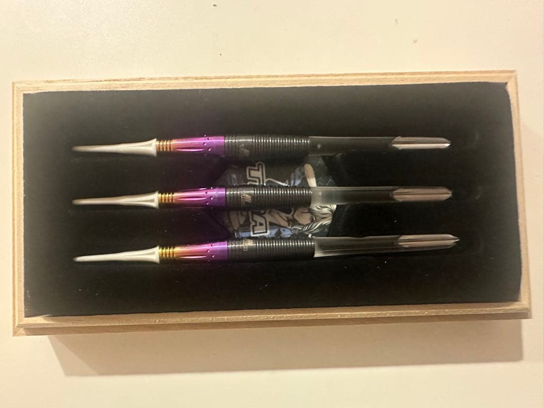 エンプレチュ シエスタ フュージョン エスダーツ限定【坂口優希恵モデル】　新品