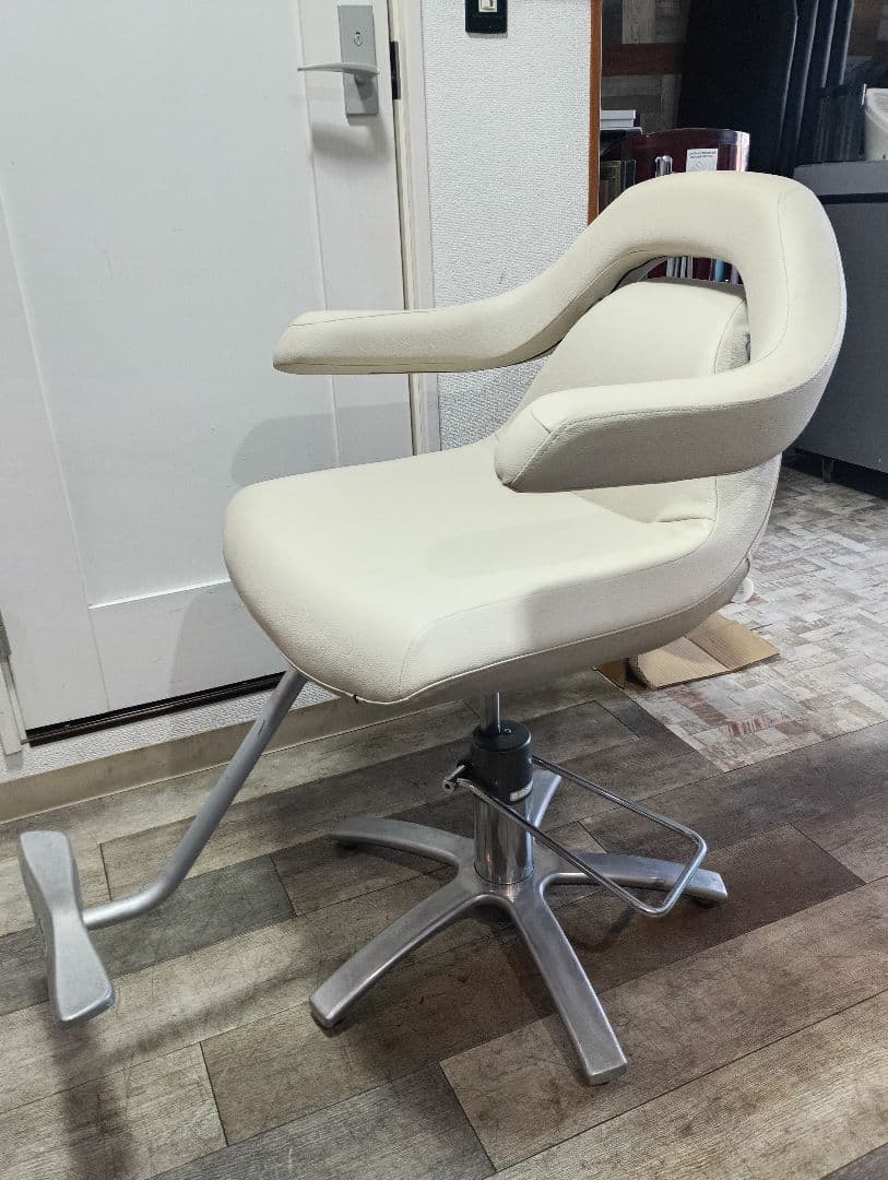 タカラベルモントスタイリングチェア②