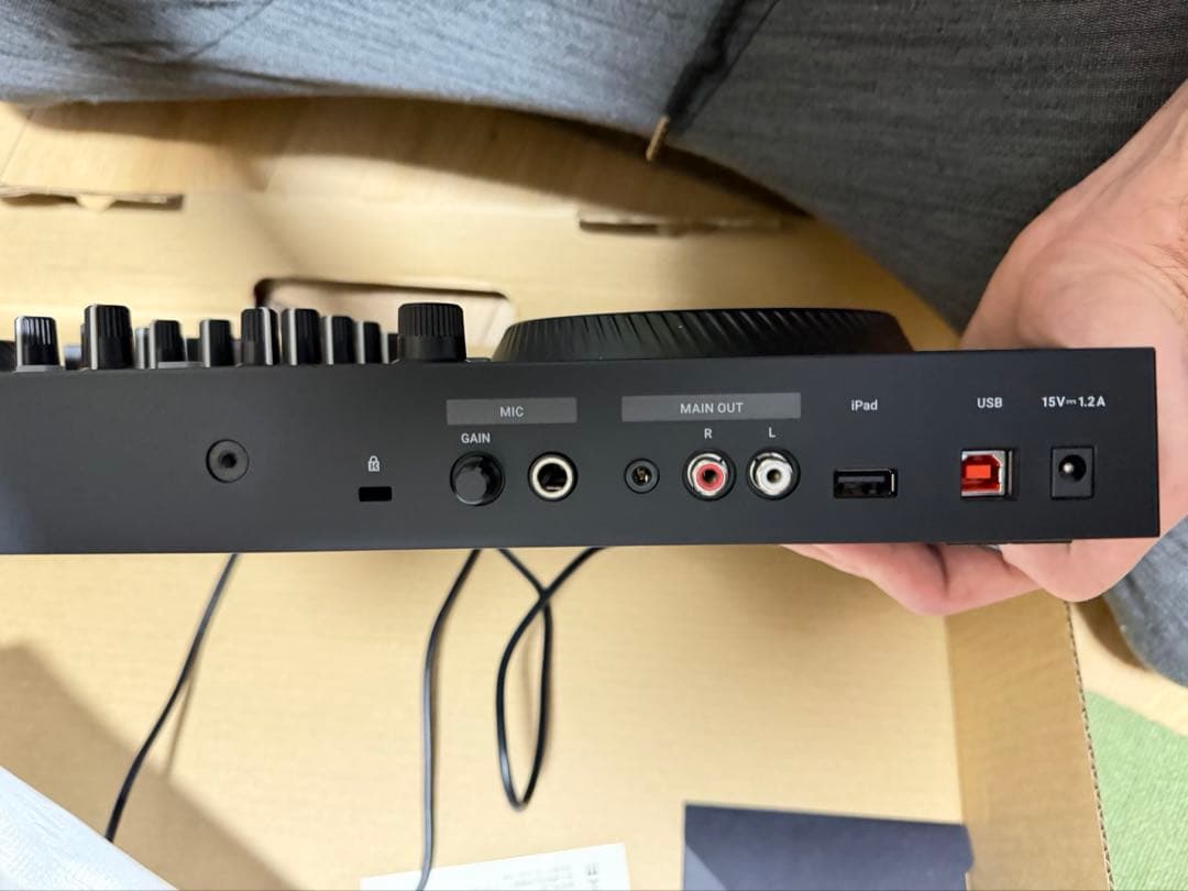 DJ コントローラー　TRAKTOR KONTROL S2 M3