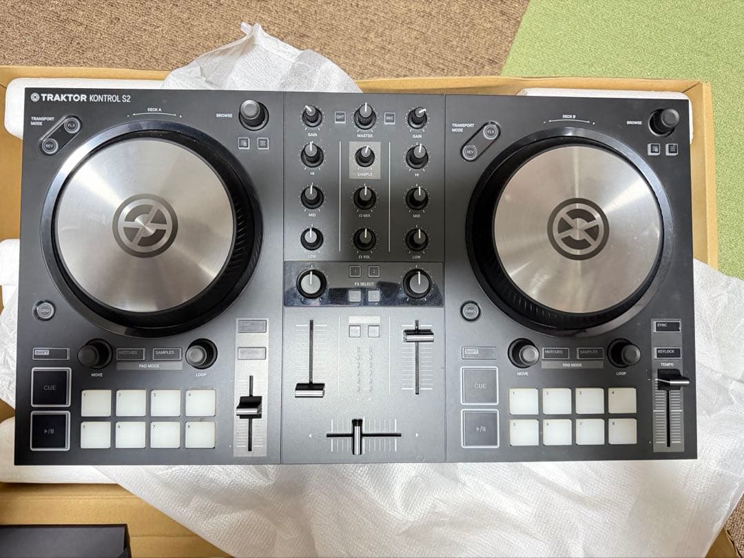 DJ コントローラー　TRAKTOR KONTROL S2 M3
