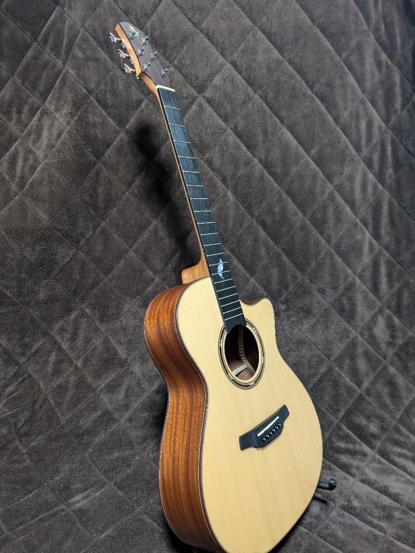 Naga Guitars　G-08OOC