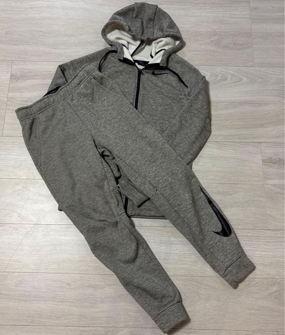 美品　NIKE グレー フード付きジャージ上下セット