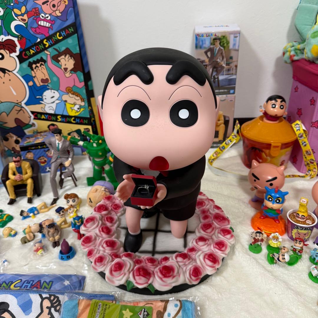 クレヨンしんちゃん　グッズ　フィギュア　ぬいぐるみ　まとめ売り