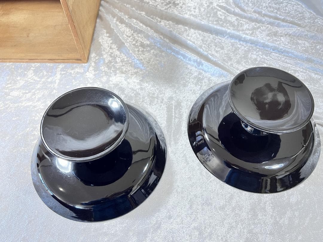 金蒔絵の菓子器　一対　風景もん　松竹梅紋　共箱　 径17.5×Ｈ7.5㎝