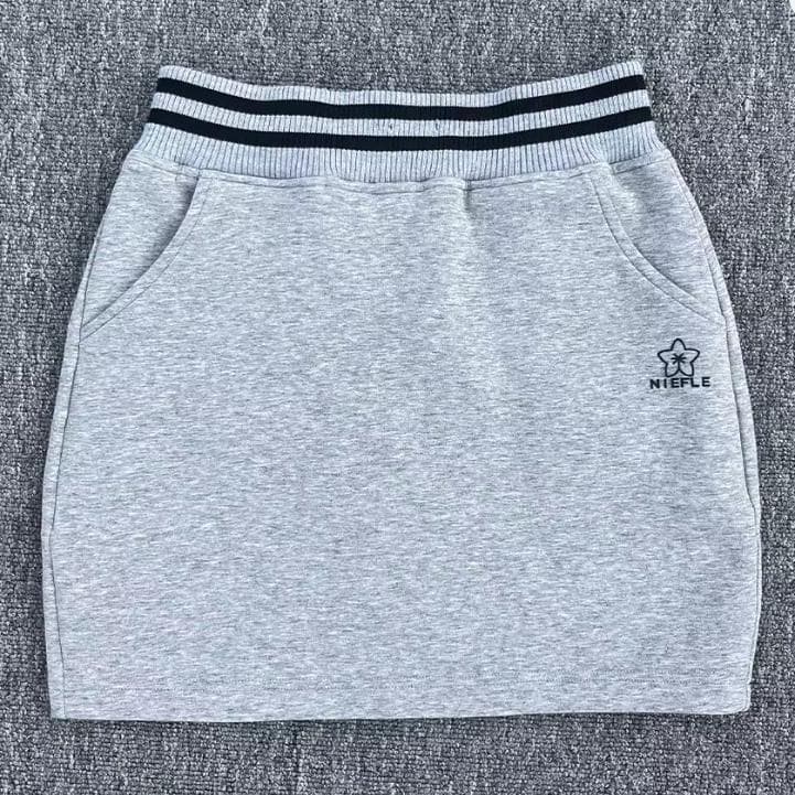 ●●グレー・ゴルフセットアップ●●ハーフジップトップス・インパン付きスカート