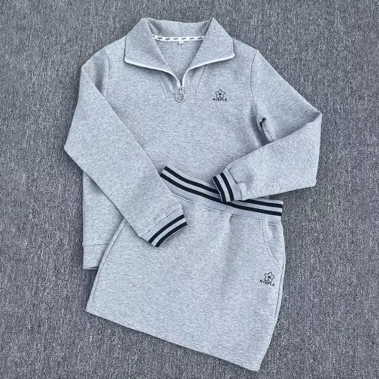 ●●グレー・ゴルフセットアップ●●ハーフジップトップス・インパン付きスカート