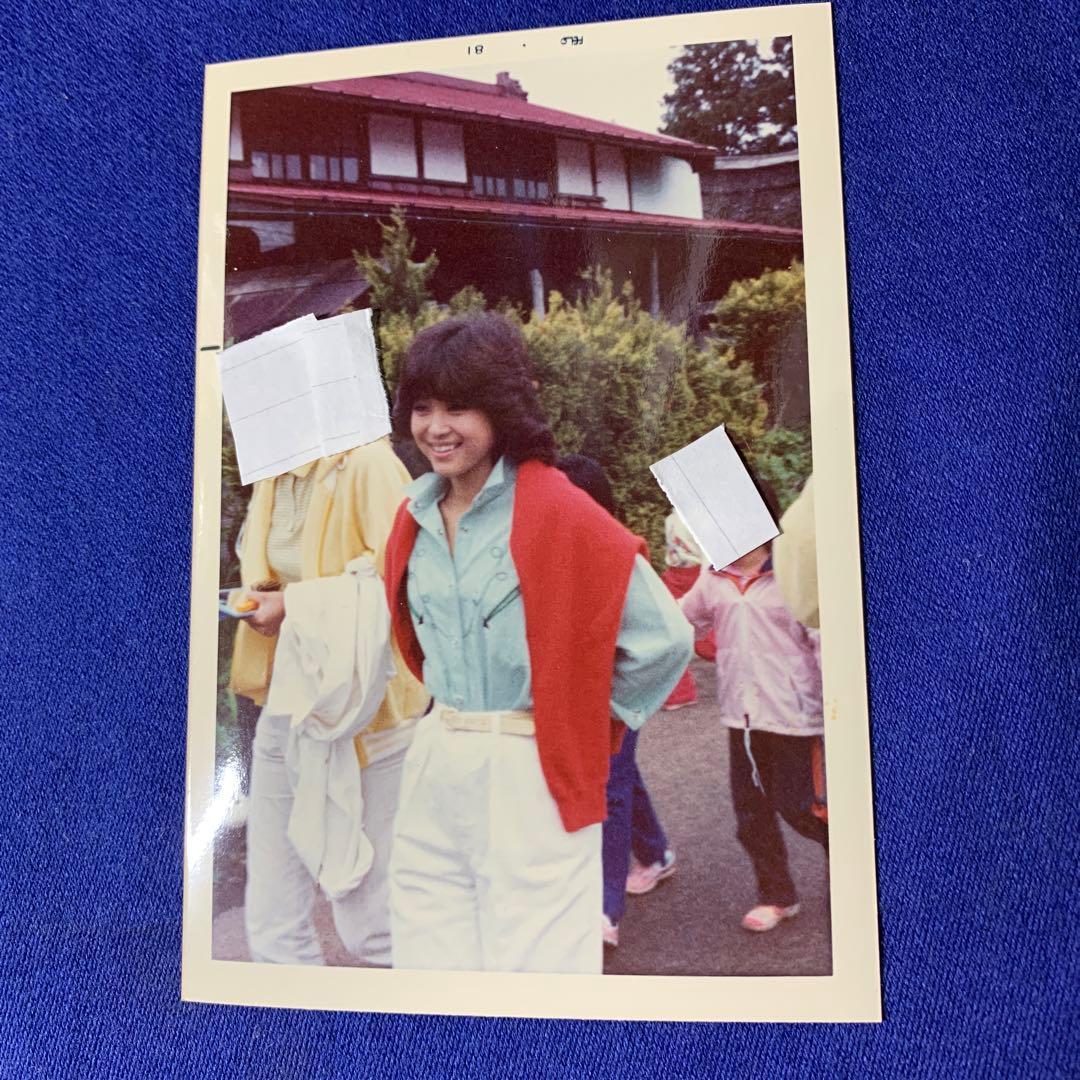 松田聖子デビュー当時の生写真3枚です。