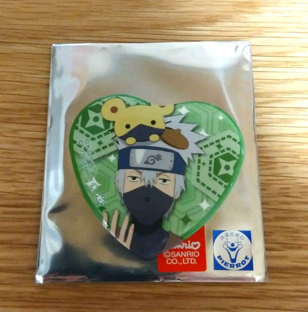 ナルト　サンリオコラボ　缶バッチ　はたけカカシ