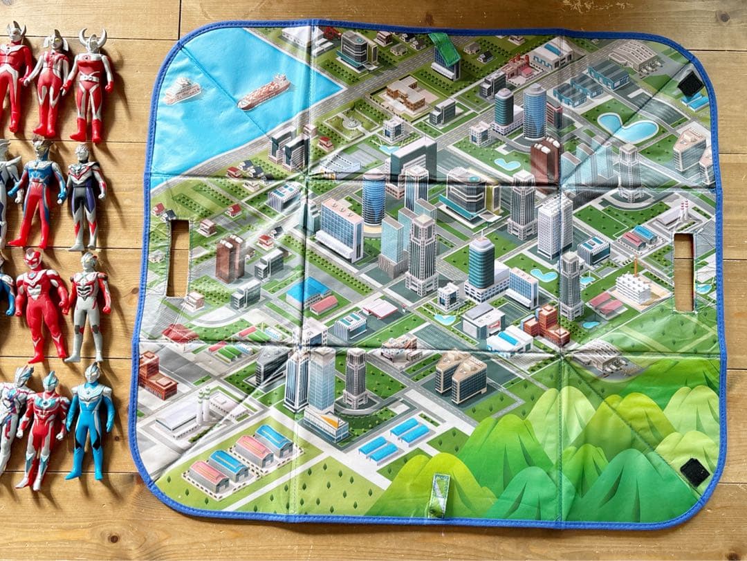 ウルトラマンフィギュアセット80体。ウルトラヒーロー53体、ウルトラ怪獣27体。