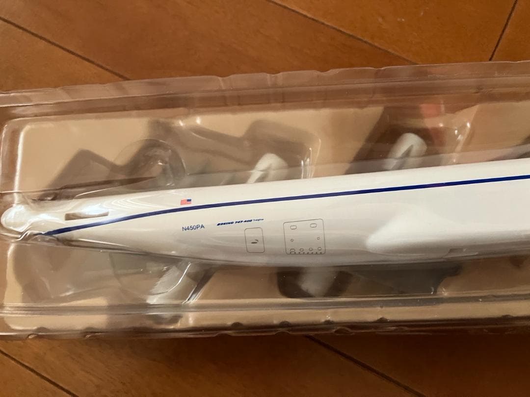 ポーラエアカーゴ　貨物機模型　B747-400F　1/200　　　ち