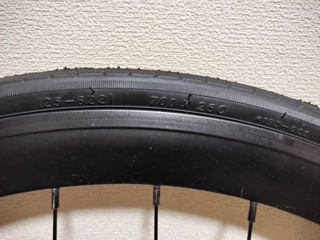 700x25 ブラック 完組ホイール