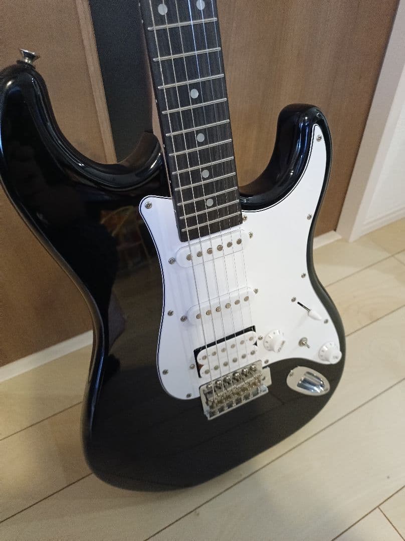 BUSKER'S　バスカーズ　ストラトタイプ　SSH エレキギター