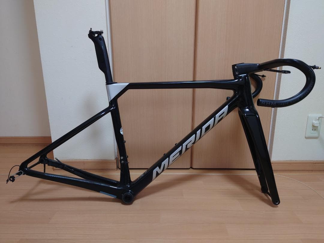 MERIDAスクルトゥーラXSサイズ完全ケーブル内蔵Di2配線バッテリー付