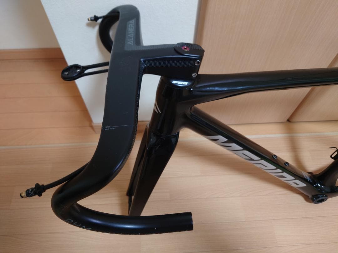 MERIDAスクルトゥーラXSサイズ完全ケーブル内蔵Di2配線バッテリー付