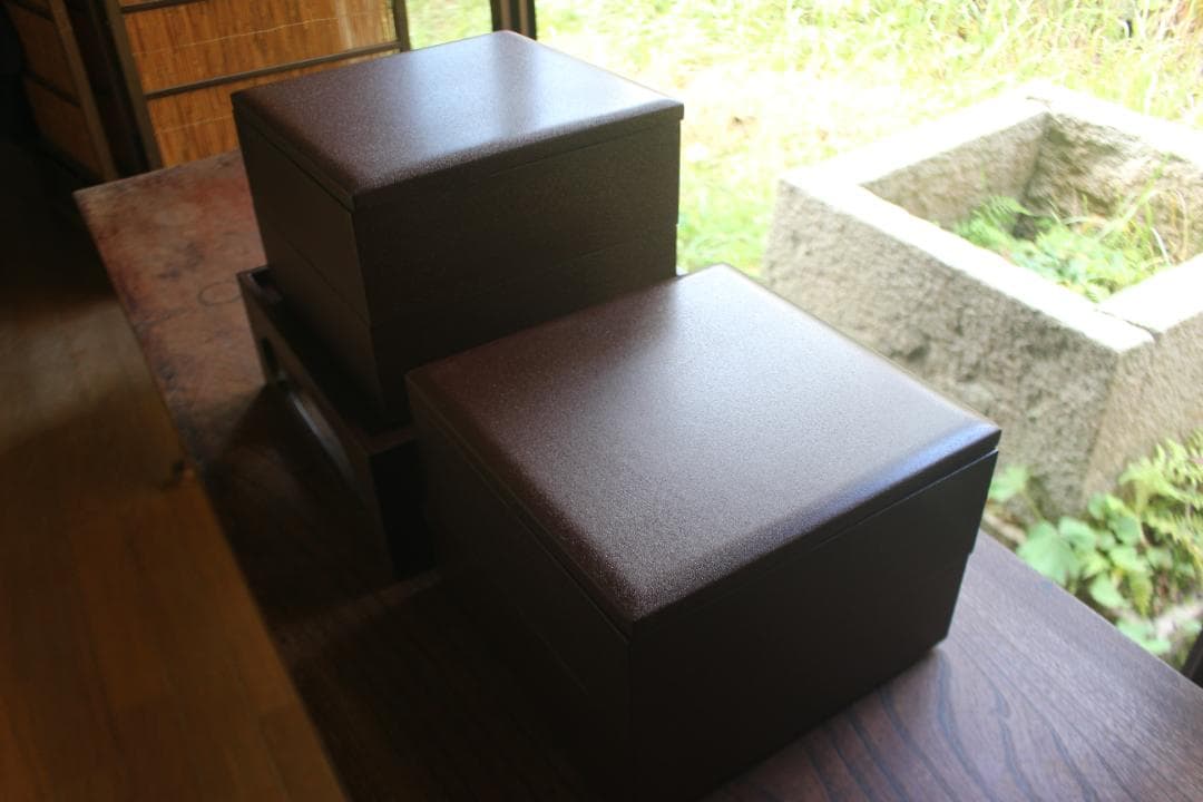 デッドストック！風情ある錆塗地に極上春秋蒔絵の映える輪島塗台付五段重（検重箱お重