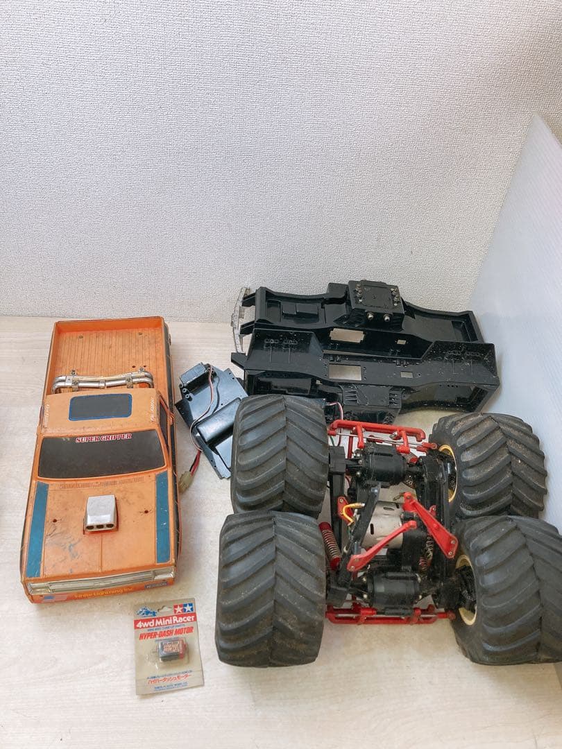 i*7様 【ジャンク】ラジコン SUPER GRIPPER ボディ タイヤ パー