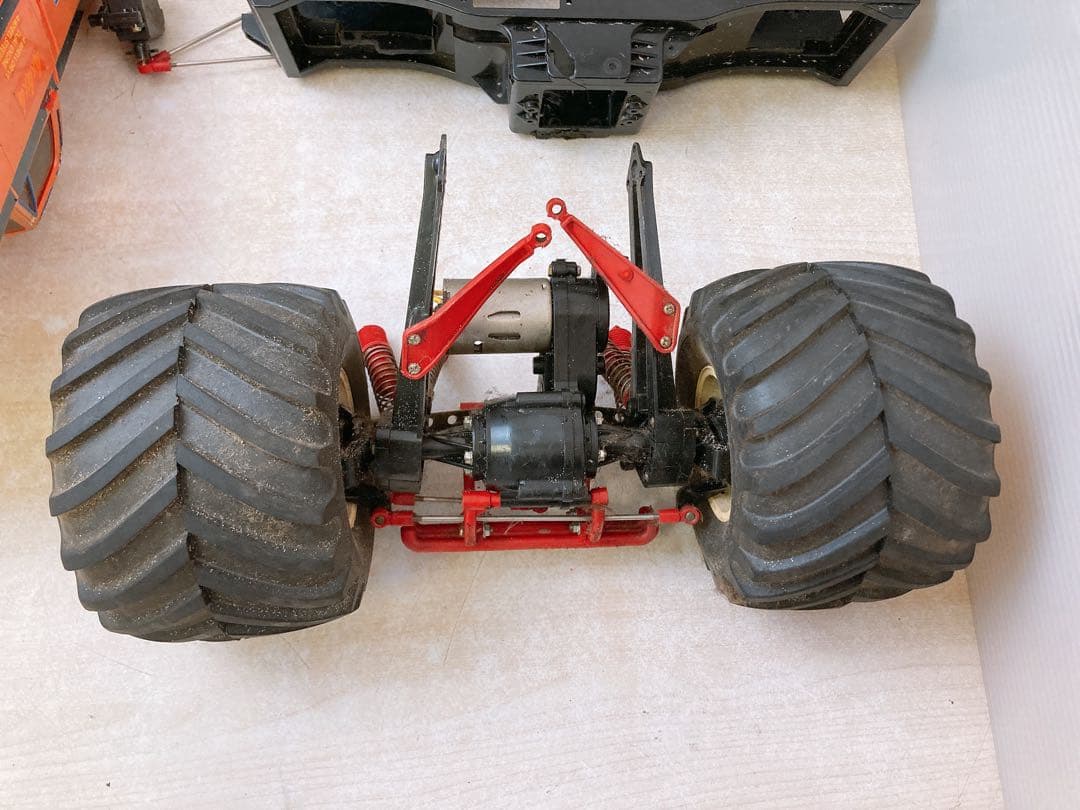 i*7様 【ジャンク】ラジコン SUPER GRIPPER ボディ タイヤ パー