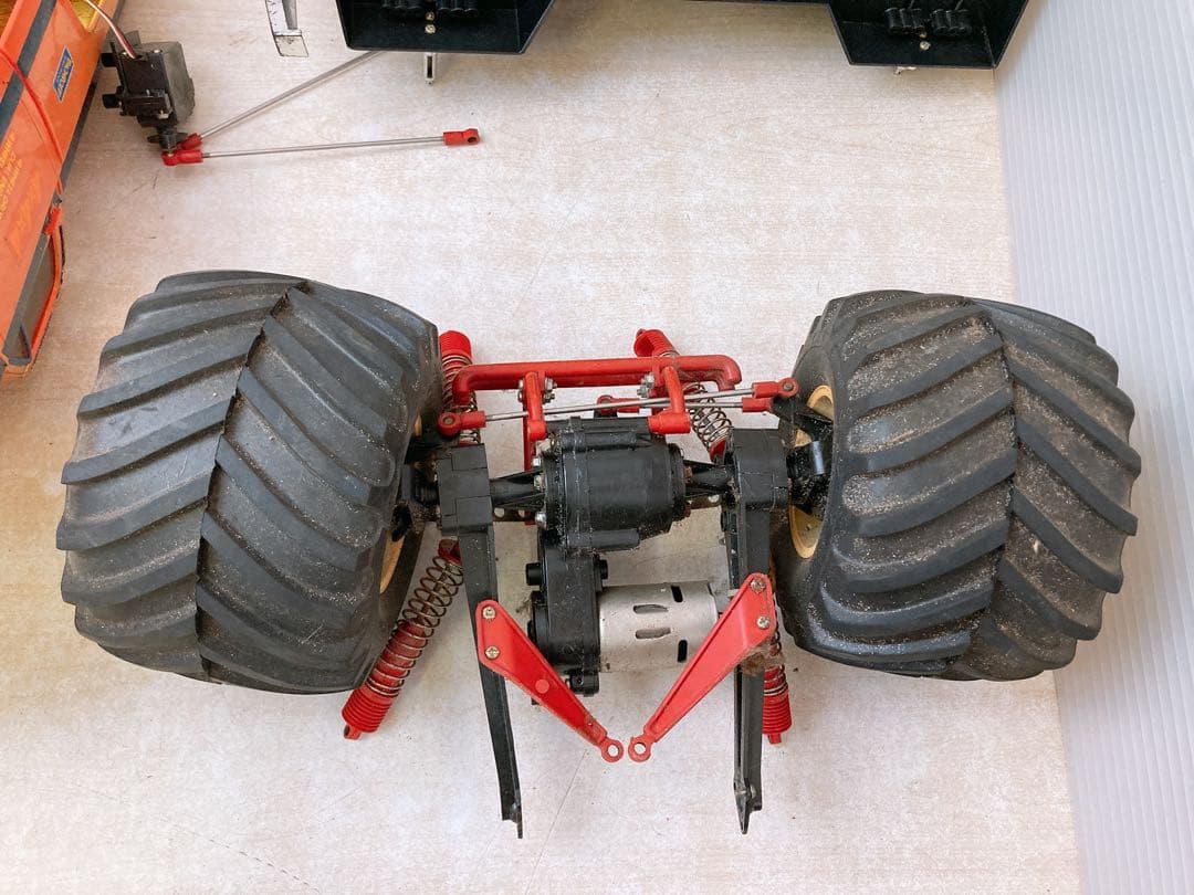 i*7様 【ジャンク】ラジコン SUPER GRIPPER ボディ タイヤ パー