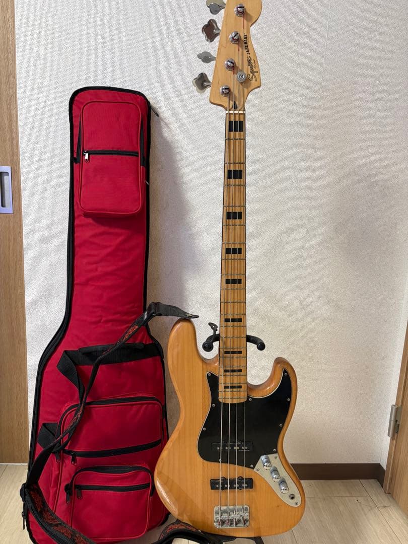 ベース Squier Jazz Bass