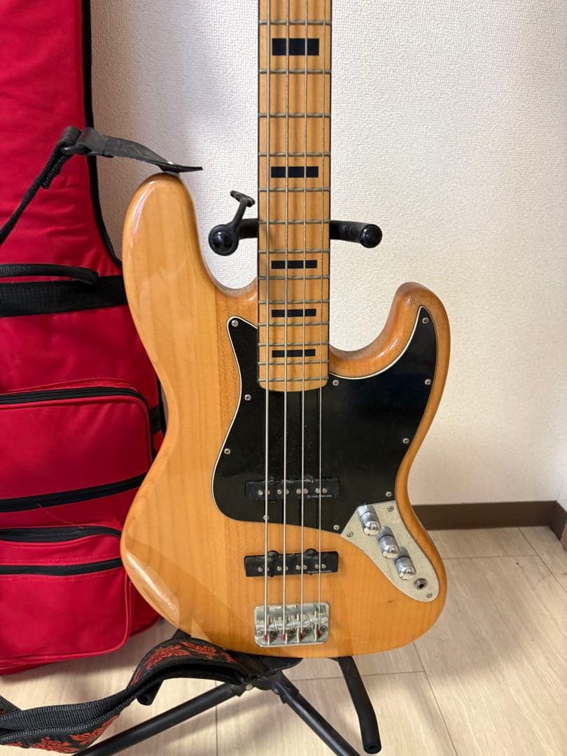 ベース Squier Jazz Bass