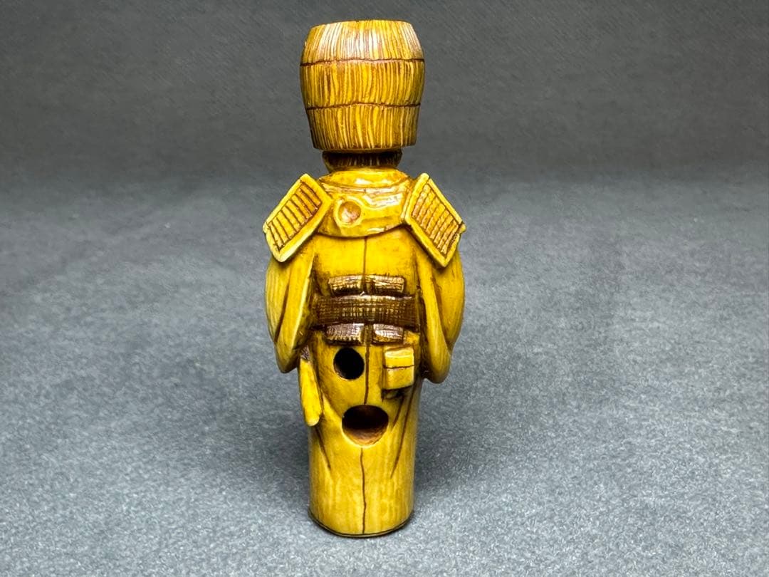古根付　笛を吹く僧侶　置物　細密細工　骨董　アンティーク　彫刻 工芸品　在銘